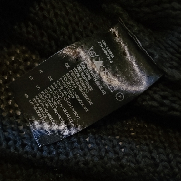 H&M Black Sweater Top w/Zip - Picture 2 of 6